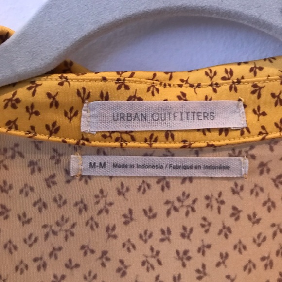 🚫SOLD Urban Outfitters Silky Yellow Button Down - Picture 4 of 4